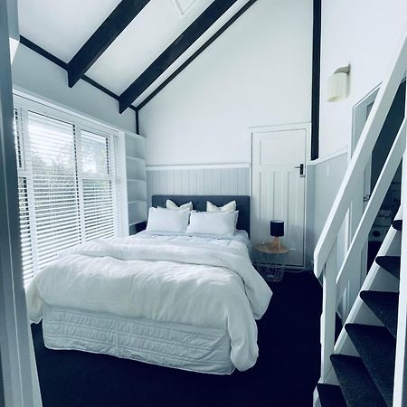 Experience Heritage, Live Modern Upper Hutt Exterior photo