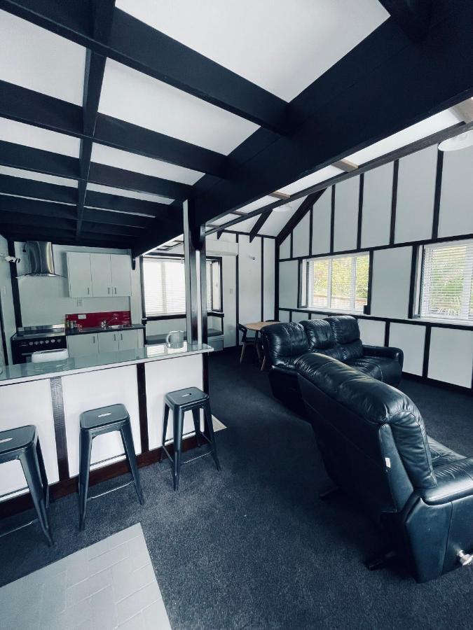 Experience Heritage, Live Modern Upper Hutt Exterior photo