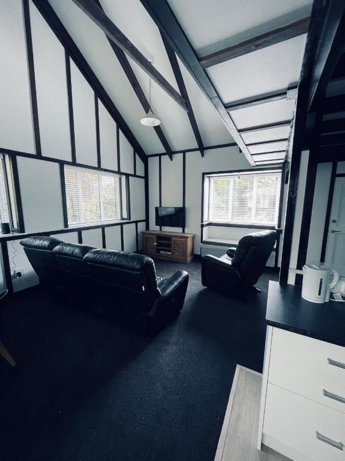 Experience Heritage, Live Modern Upper Hutt Exterior photo