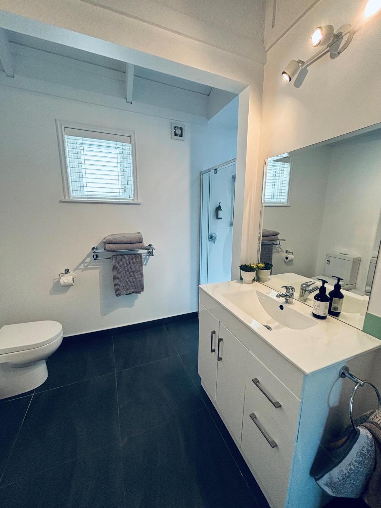Experience Heritage, Live Modern Upper Hutt Exterior photo